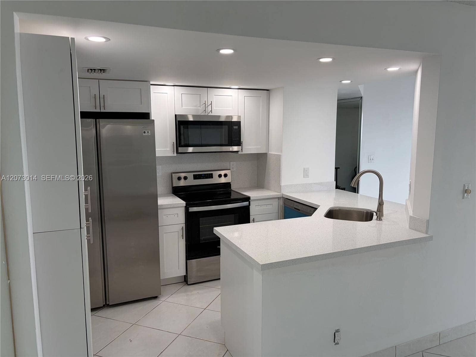 4010 Galt Ocean Drive, #1411, Fort Lauderdale, Fort Lauderdale, FL 33308 Fully renovated kitchen with brand new appliances
