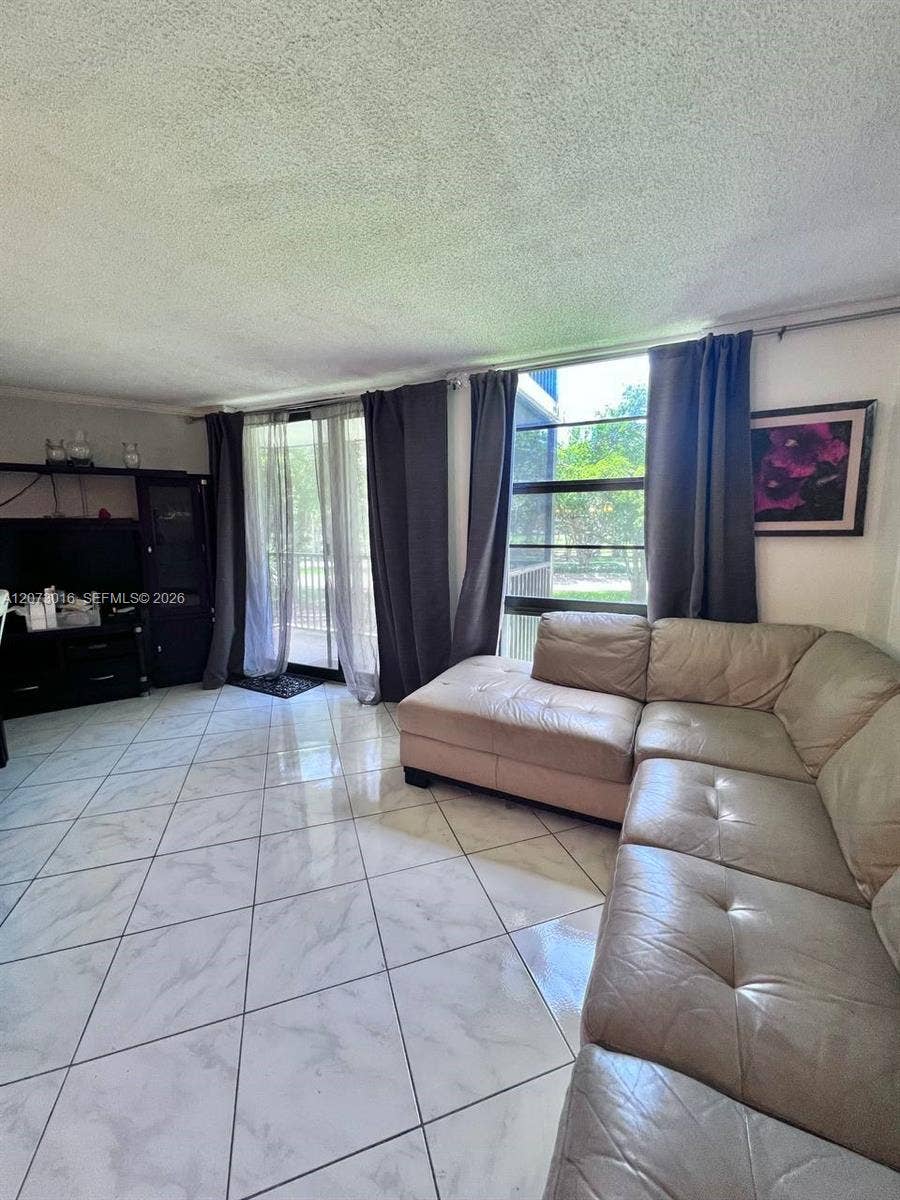 Aventura, FL 33180 Photo 2