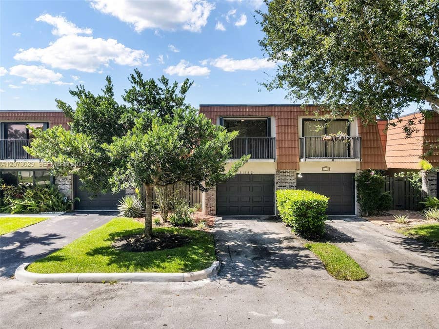 Property photo for 11112 N Harmony Lake Circle, Davie, FL