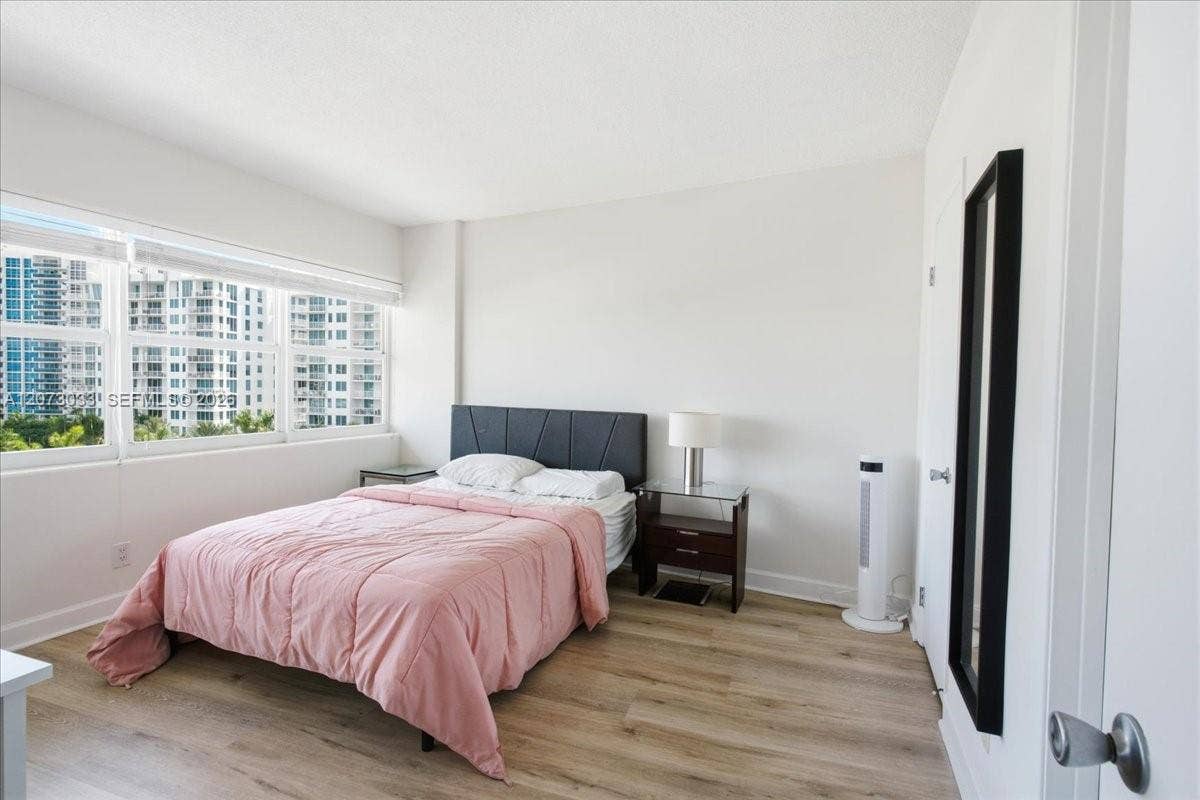 3250 NE 28th Street, #806, Fort Lauderdale, FL 33308 Photo 9