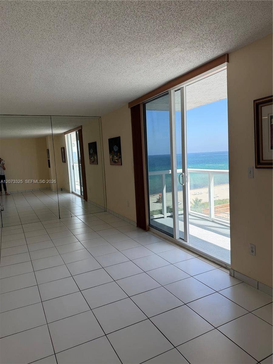 2457 Collins Avenue, #1405, Miami Beach, FL 33140 Photo 9