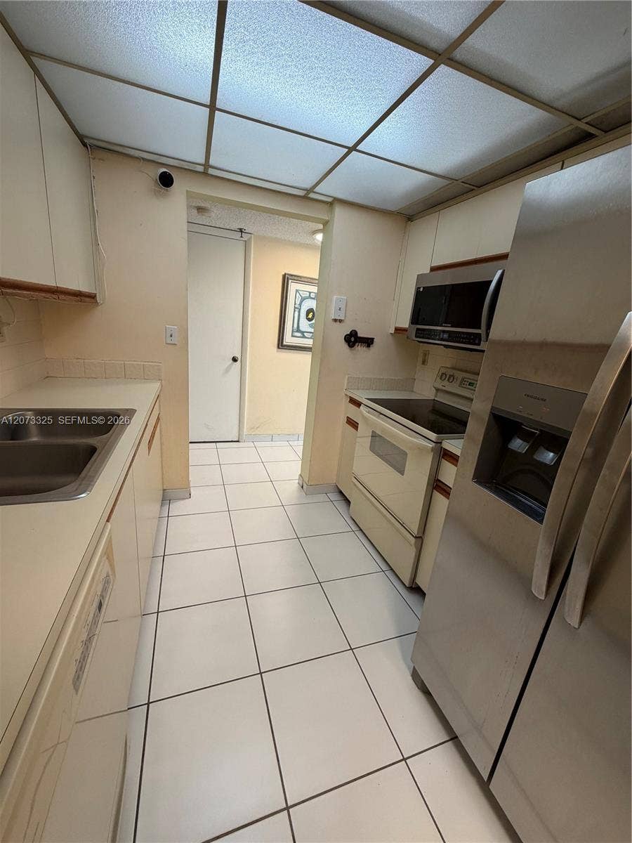 2457 Collins Avenue, #1405, Miami Beach, FL 33140 Photo 13