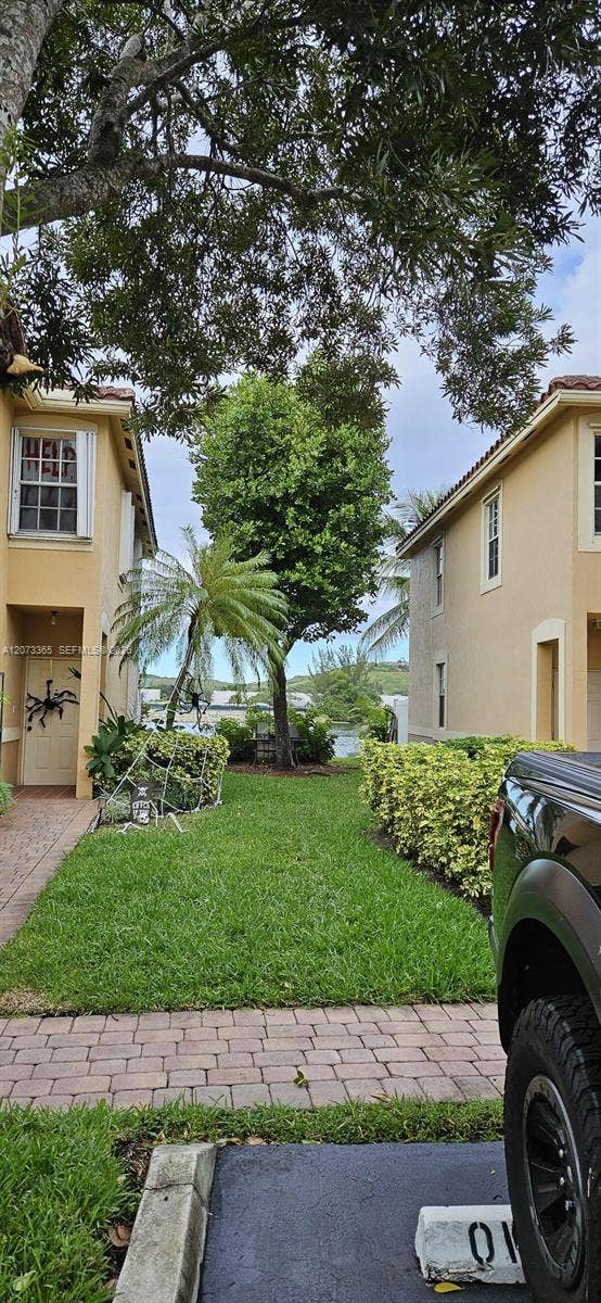 4135 Crystal Lake Drive, Deerfield Beach, FL 33064 Photo 2