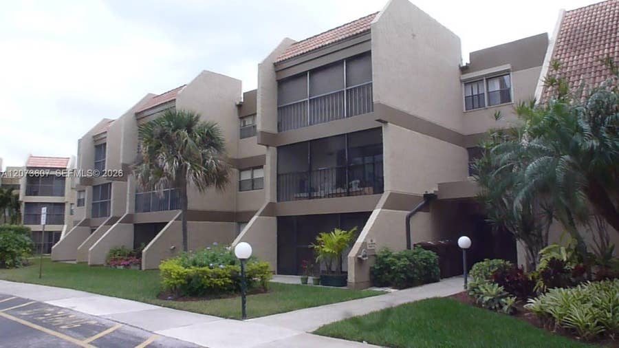Property photo for 240 Lakeview Drive, #109, Weston, FL