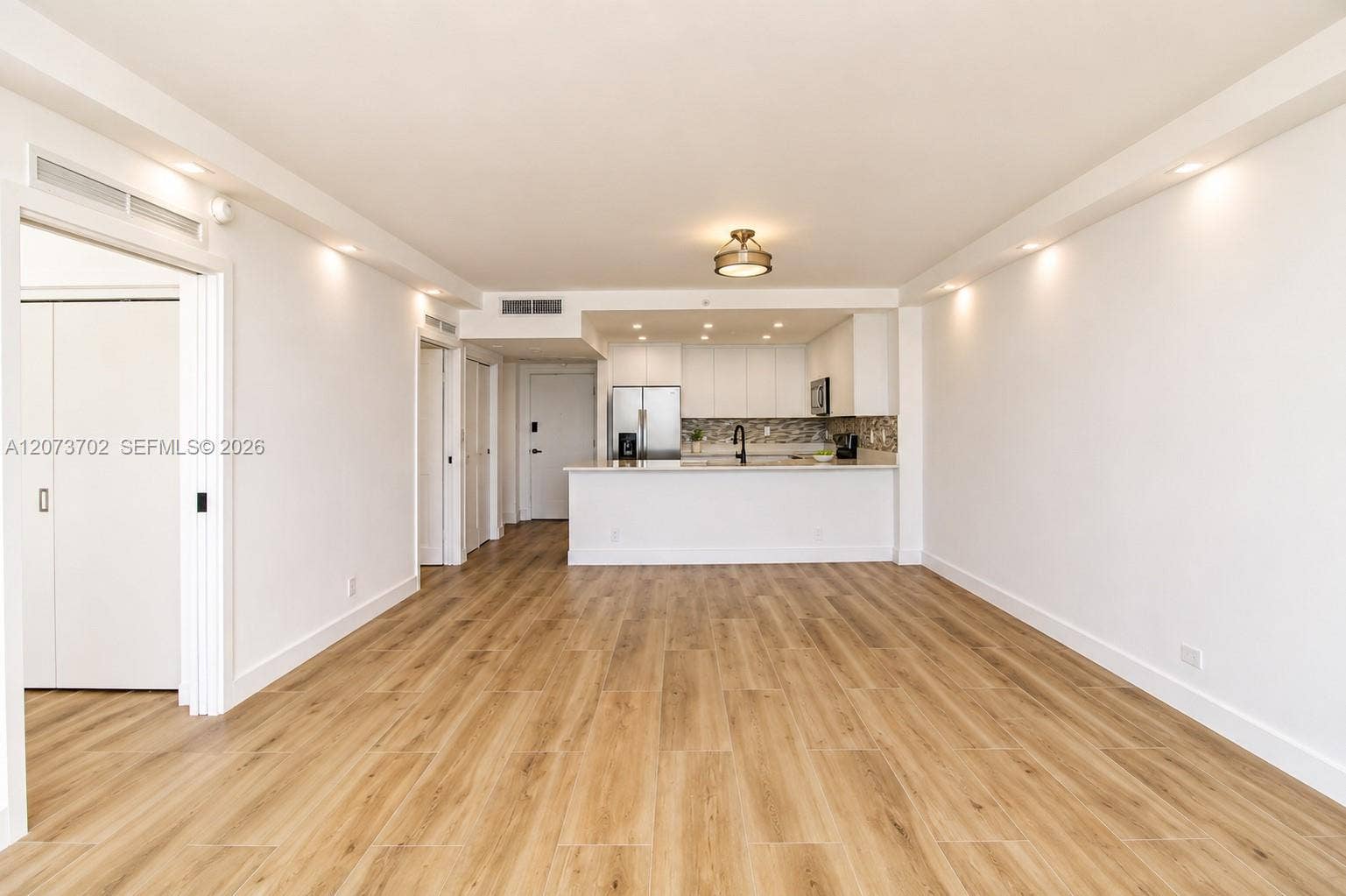5601 Collins Avenue, #1009, Miami Beach, FL 33140 Dining & Kitchen