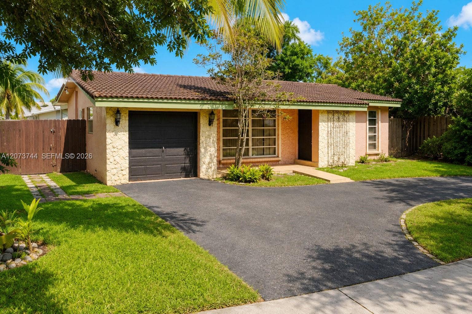 1060 N Douglas Road, Pembroke Pines, FL 33024 Photo 2