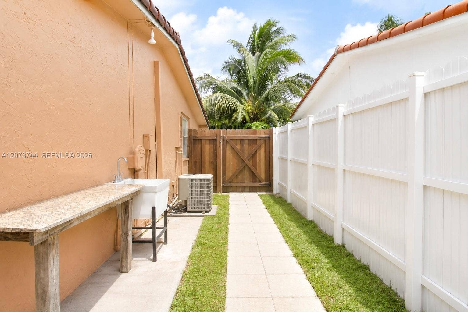 1060 N Douglas Road, Pembroke Pines, FL 33024 Photo 22