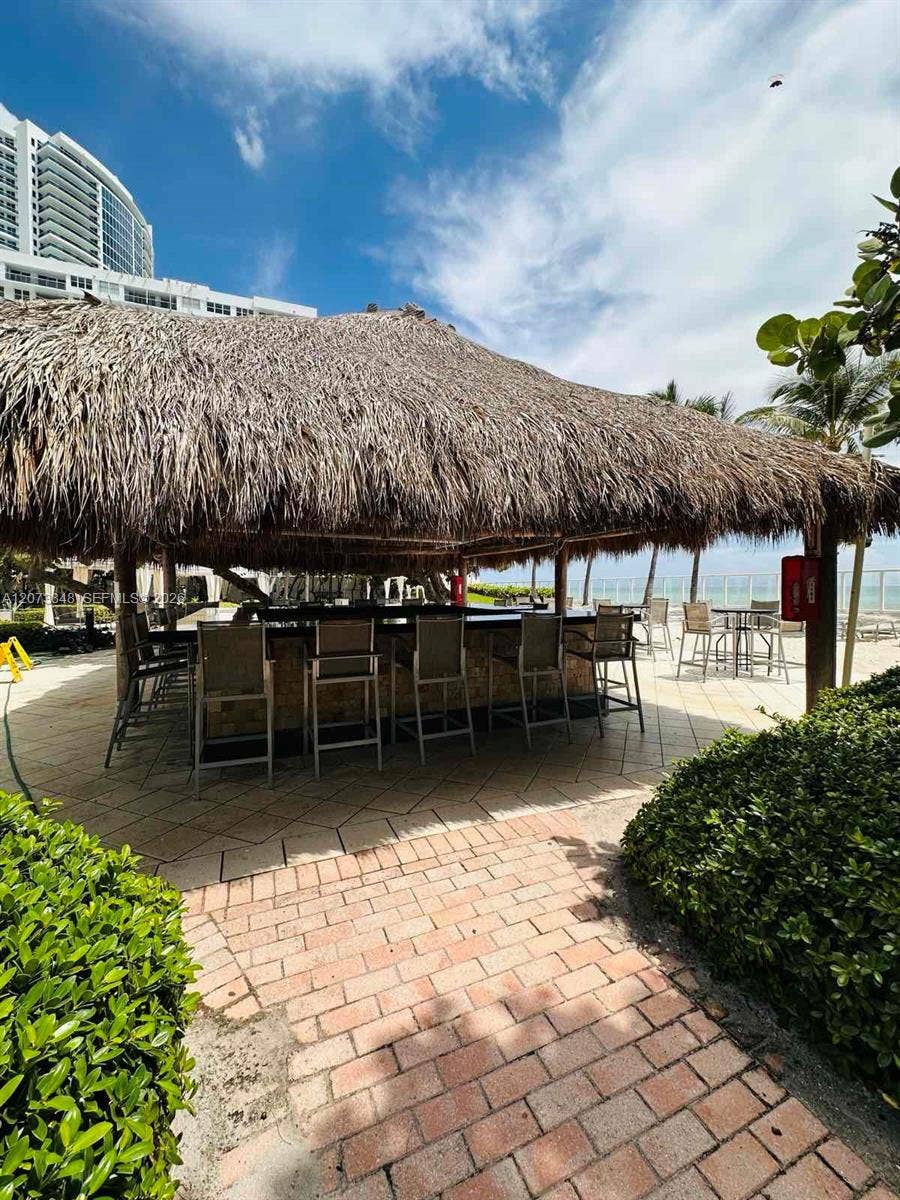 3000 S Ocean Drive, #1218, Hollywood, FL 33019 Pool Deck
