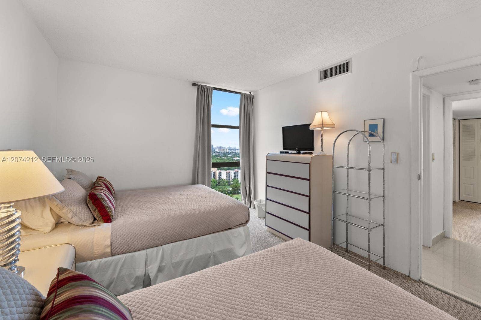 20379 W Country Club Drive, #2433, Aventura, FL 33180 Guest Bedroom
