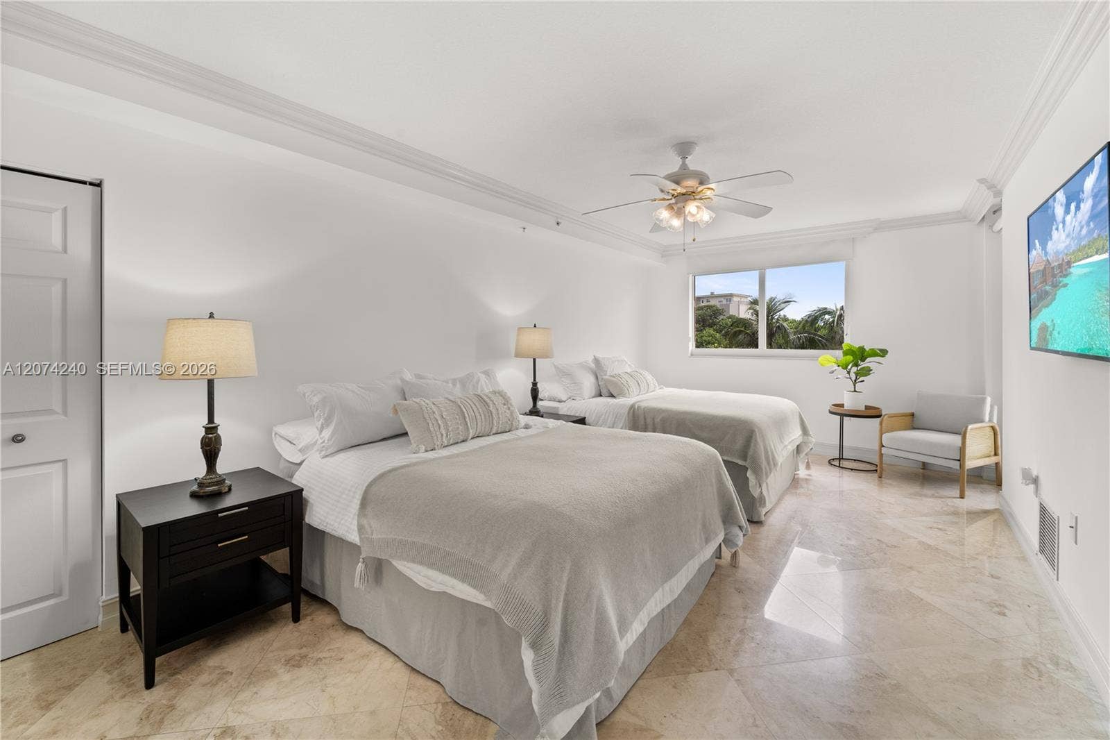 2011 N Ocean Boulevard, #401, Fort Lauderdale, Fort Lauderdale, FL 33305 Spacious primary with 2 queen beds