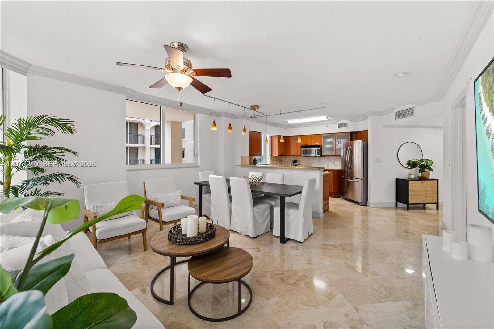 2011 N Ocean Boulevard, #401, Fort Lauderdale, Fort Lauderdale, FL 33305 Tastefully furnished