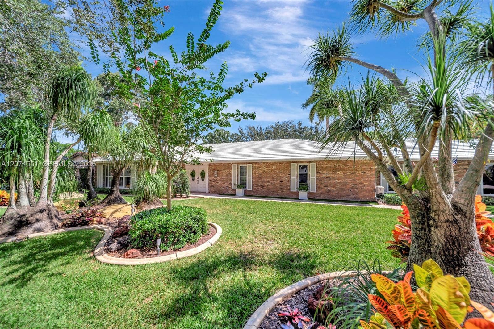 560 W Tropical Way, Plantation, FL 33317 Photo 3