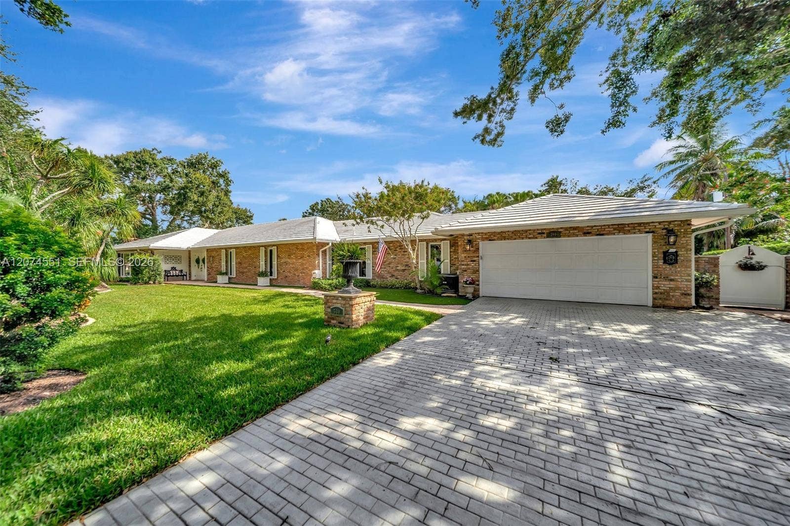 560 W Tropical Way, Plantation, FL 33317 Photo 6