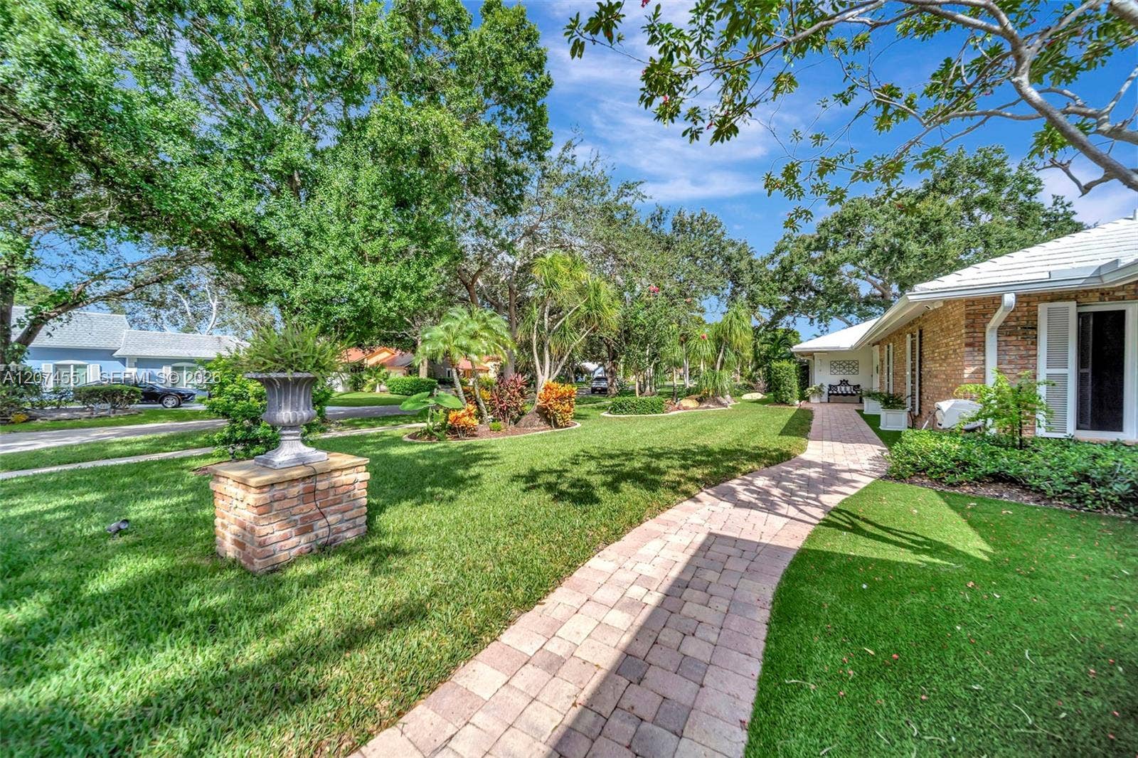 560 W Tropical Way, Plantation, FL 33317 Photo 4