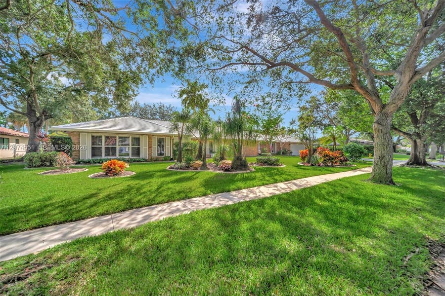Property photo for 560 W Tropical Way, Plantation, FL