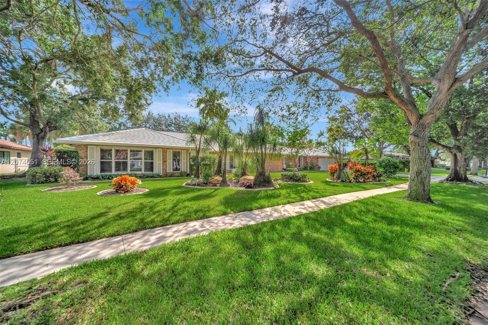 560 W Tropical Way, Plantation, FL 33317 Photo 1