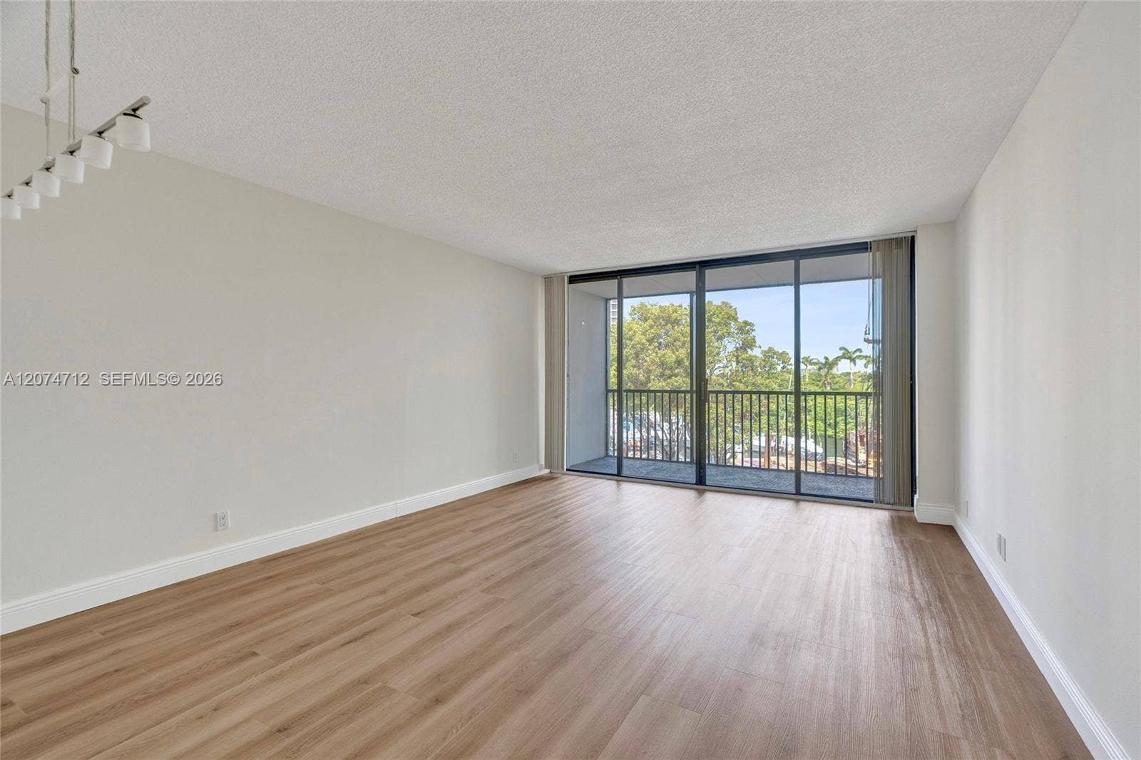 3401 N Country Club Drive, #EI403, Aventura, FL 33180 Photo 9