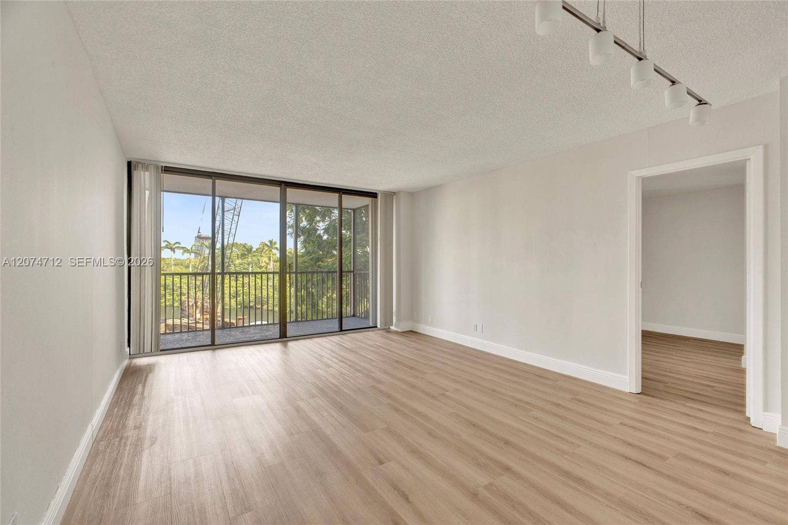 3401 N Country Club Drive, #EI403, Aventura, FL 33180 Photo 10