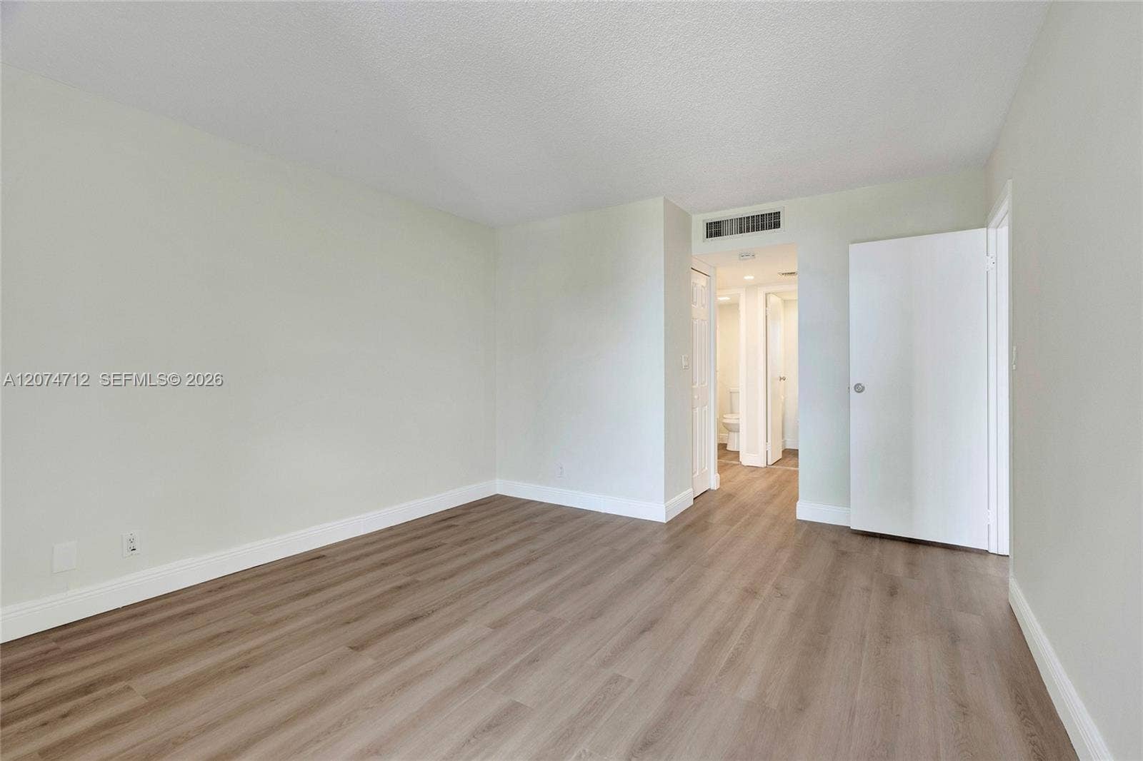 3401 N Country Club Drive, #EI403, Aventura, FL 33180 Photo 16