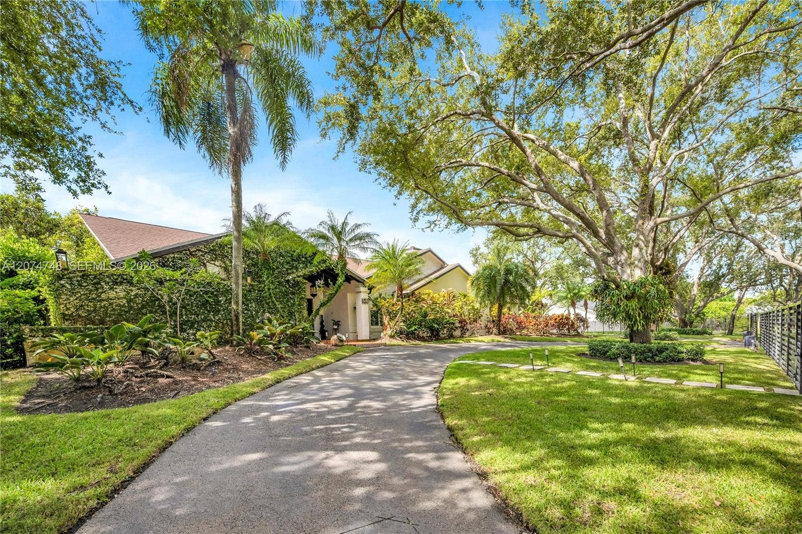 8440 SW 182nd Terrace, Palmetto Bay, FL 33157 Photo 3