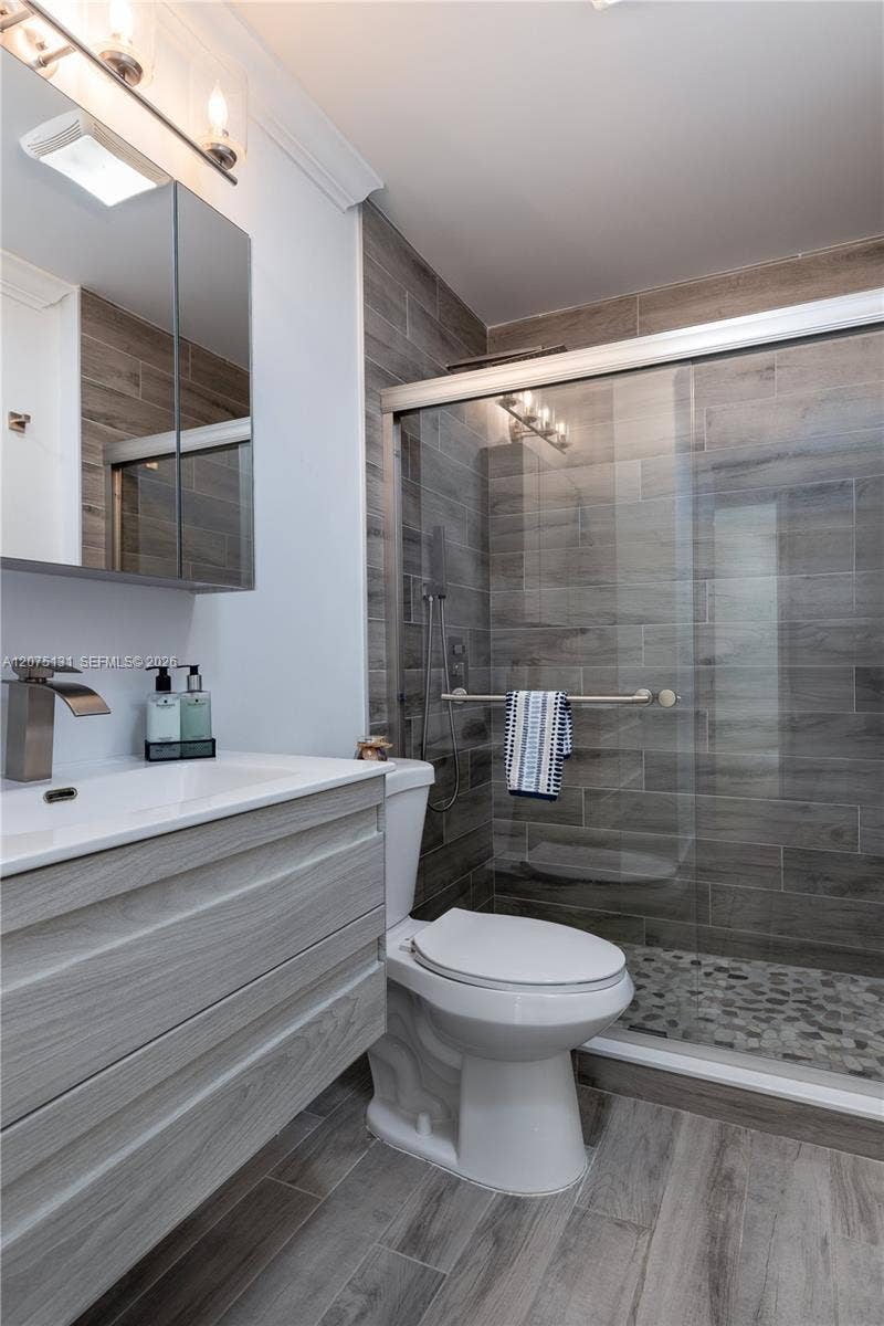 46 Gables Boulevard, Weston, Weston, FL 33326 Bathroom #2