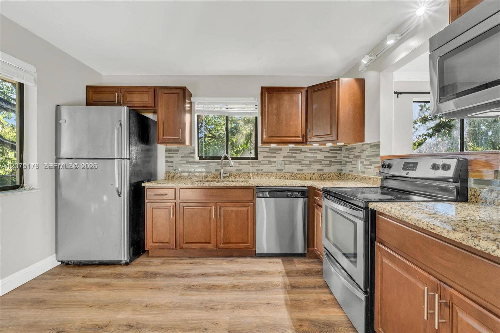 402 Lakeview Drive, #201, Weston, FL 33326 Photo 8
