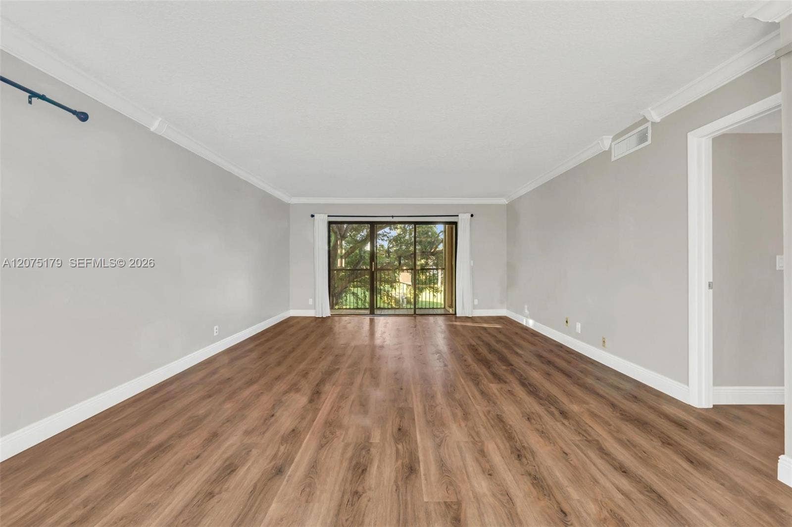 402 Lakeview Drive, #201, Weston, FL 33326 Photo 5