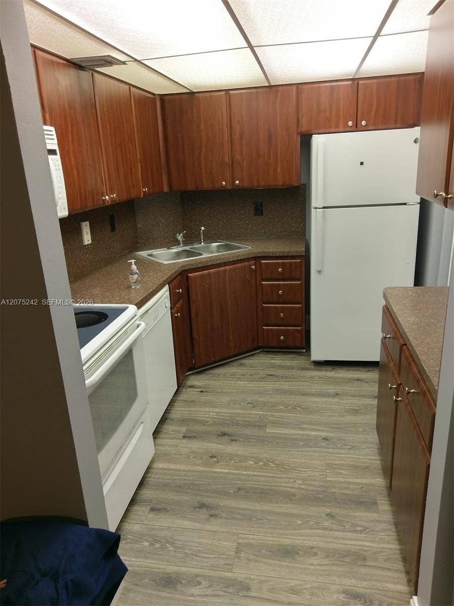 3105 Oakland Shores Drive, #J101, Oakland Park, FL 33309 Photo 4