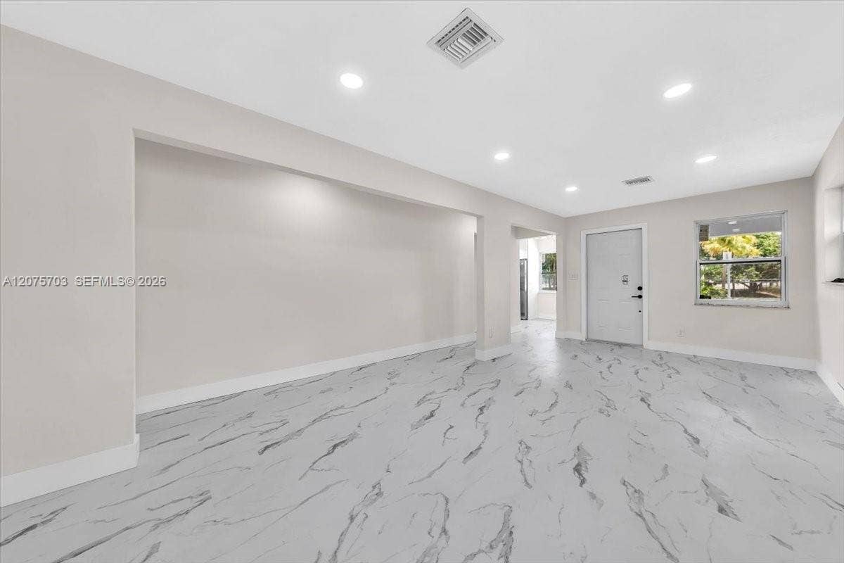 1125 NW 27th Avenue, Fort Lauderdale, FL 33311 Photo 11