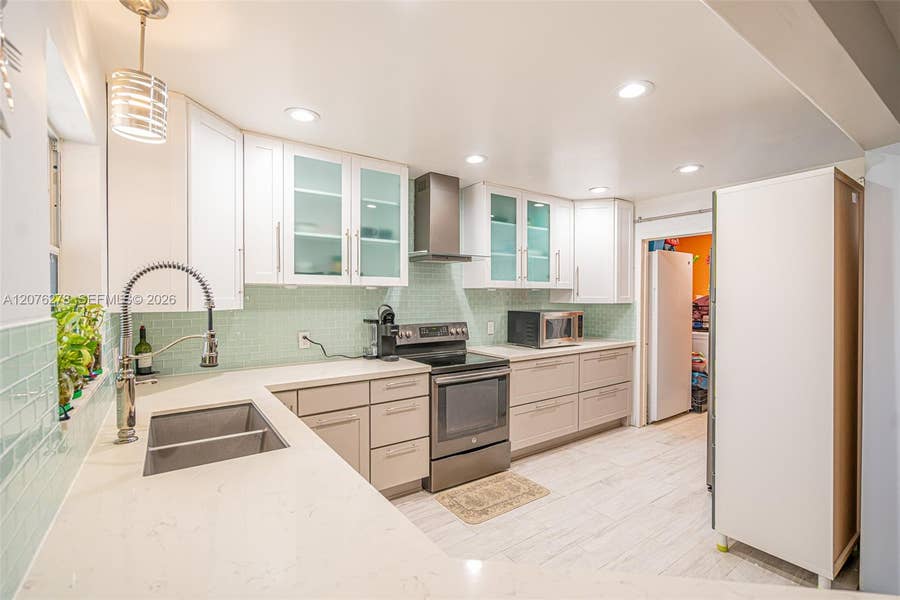 Property photo for 10 SW 46th Avenue, Plantation, FL