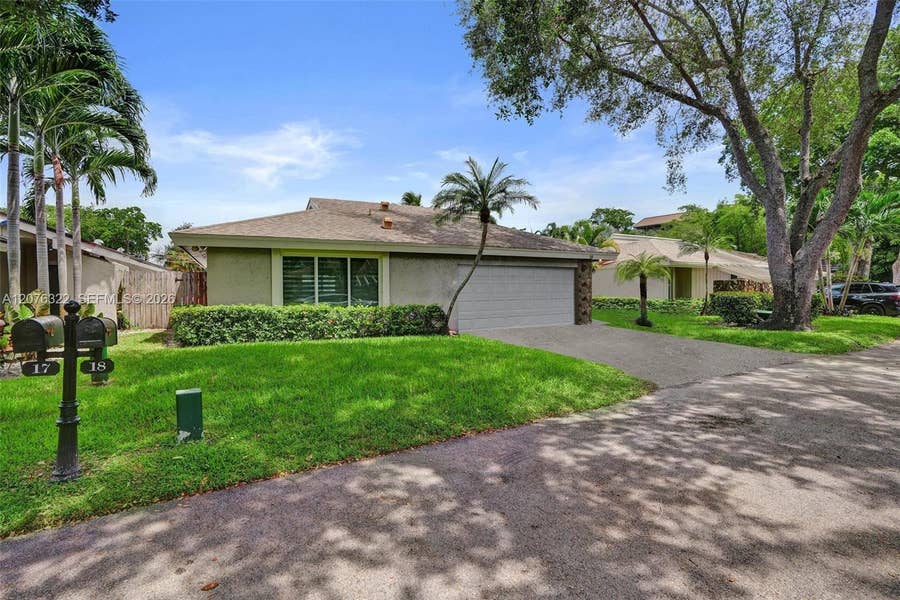 Property photo for 18 Boxwood Road, Hollywood, FL