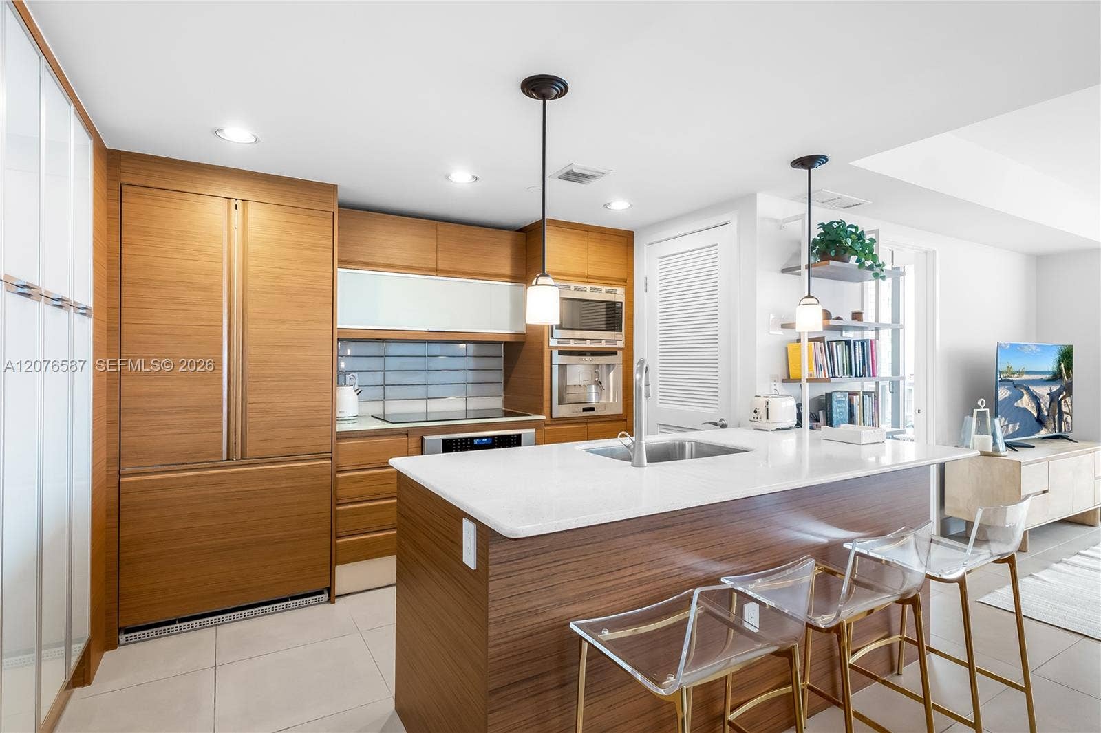 5875 Collins Avenue, #903, Miami Beach, FL 33140 Photo 4