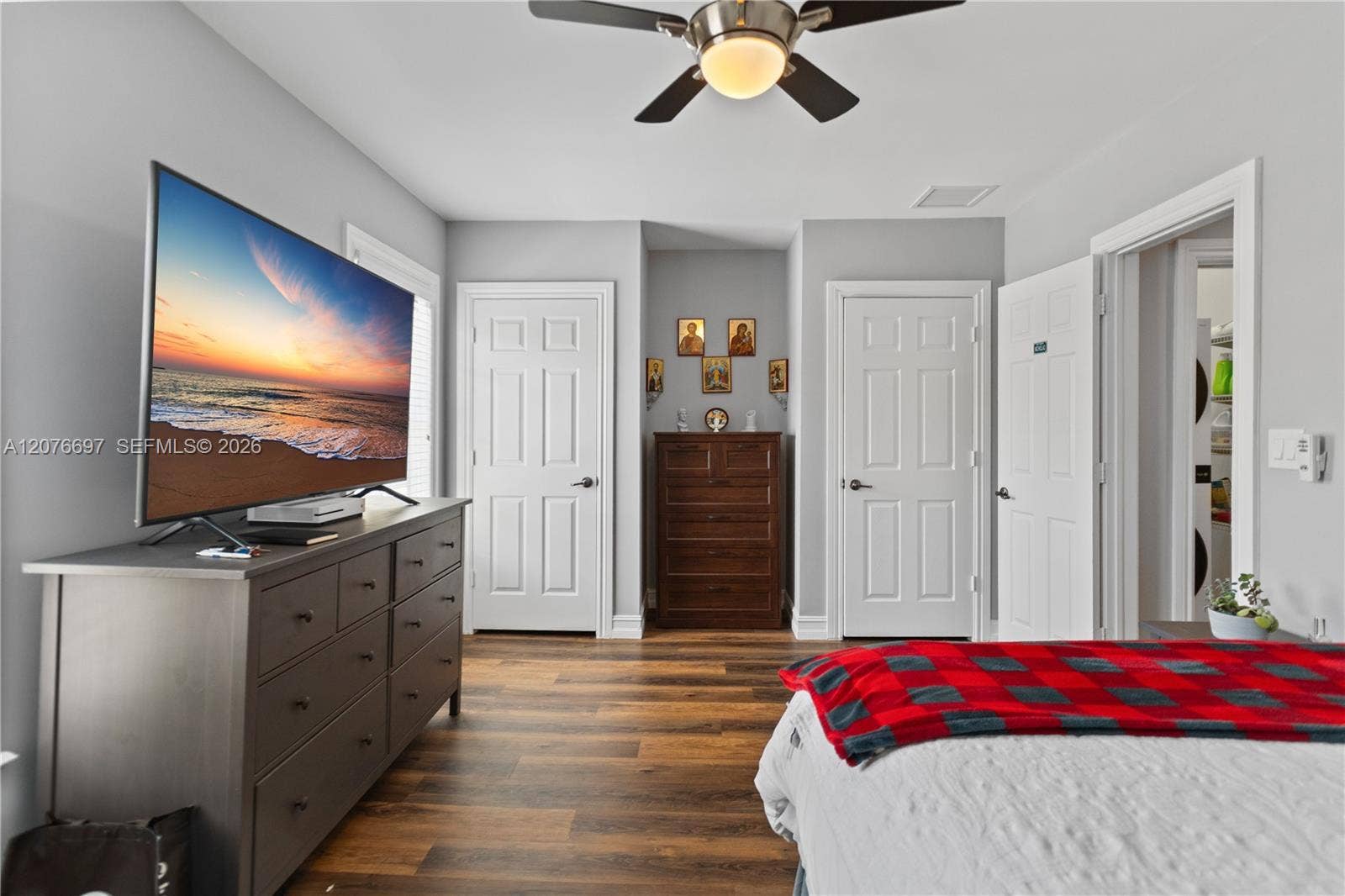 1139 N Victoria Park Road, Fort Lauderdale, FL 33304 twin closets.