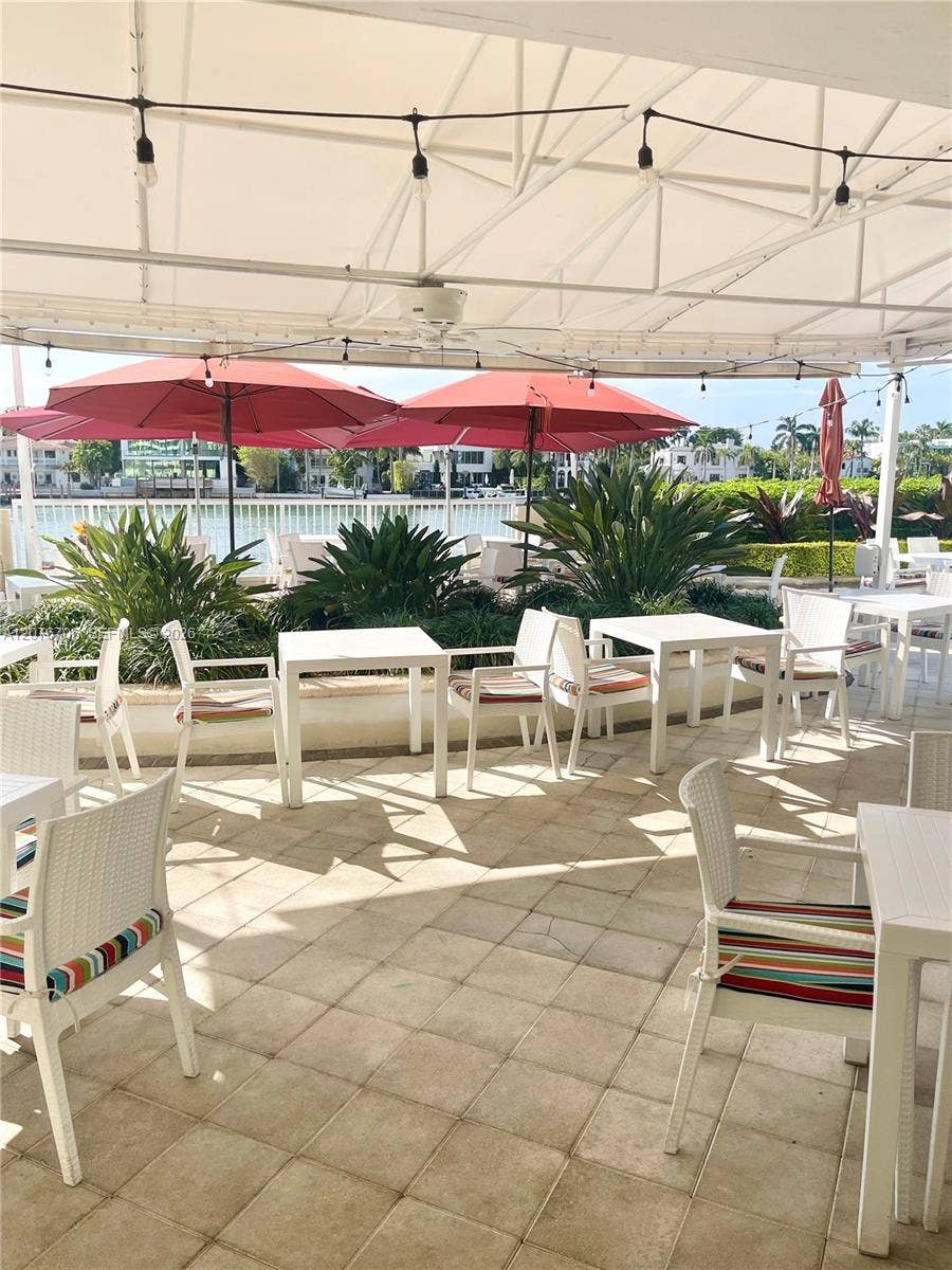 5600 Collins Avenue, #16P, Miami Beach, FL 33140 Restaurant outdoor area