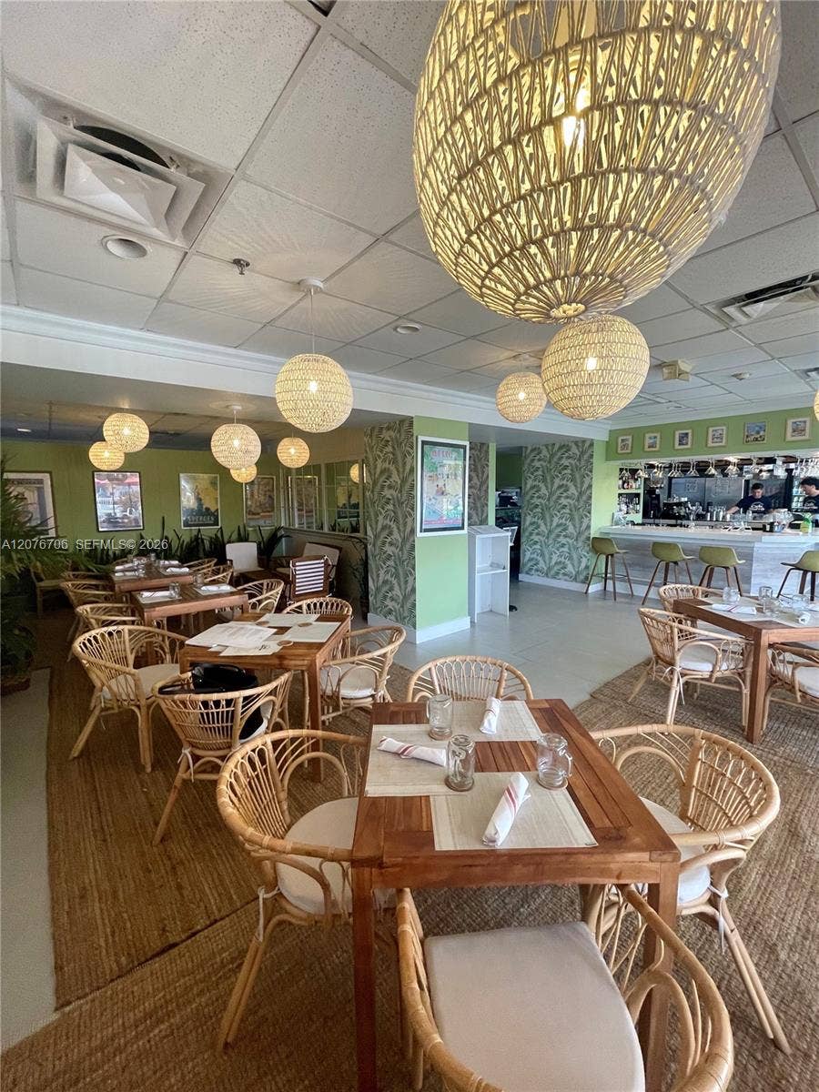 5600 Collins Avenue, #16P, Miami Beach, FL 33140 Restaurant