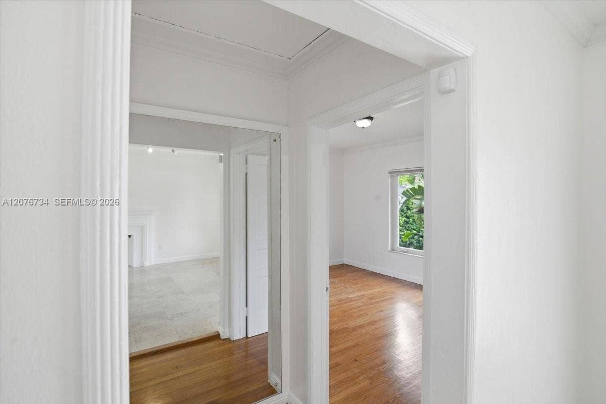 Hallway to bedroom #1