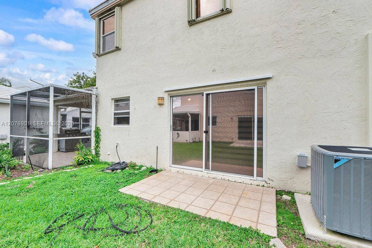 9602 NW 8th Circle, Plantation, FL 33324 Photo 5