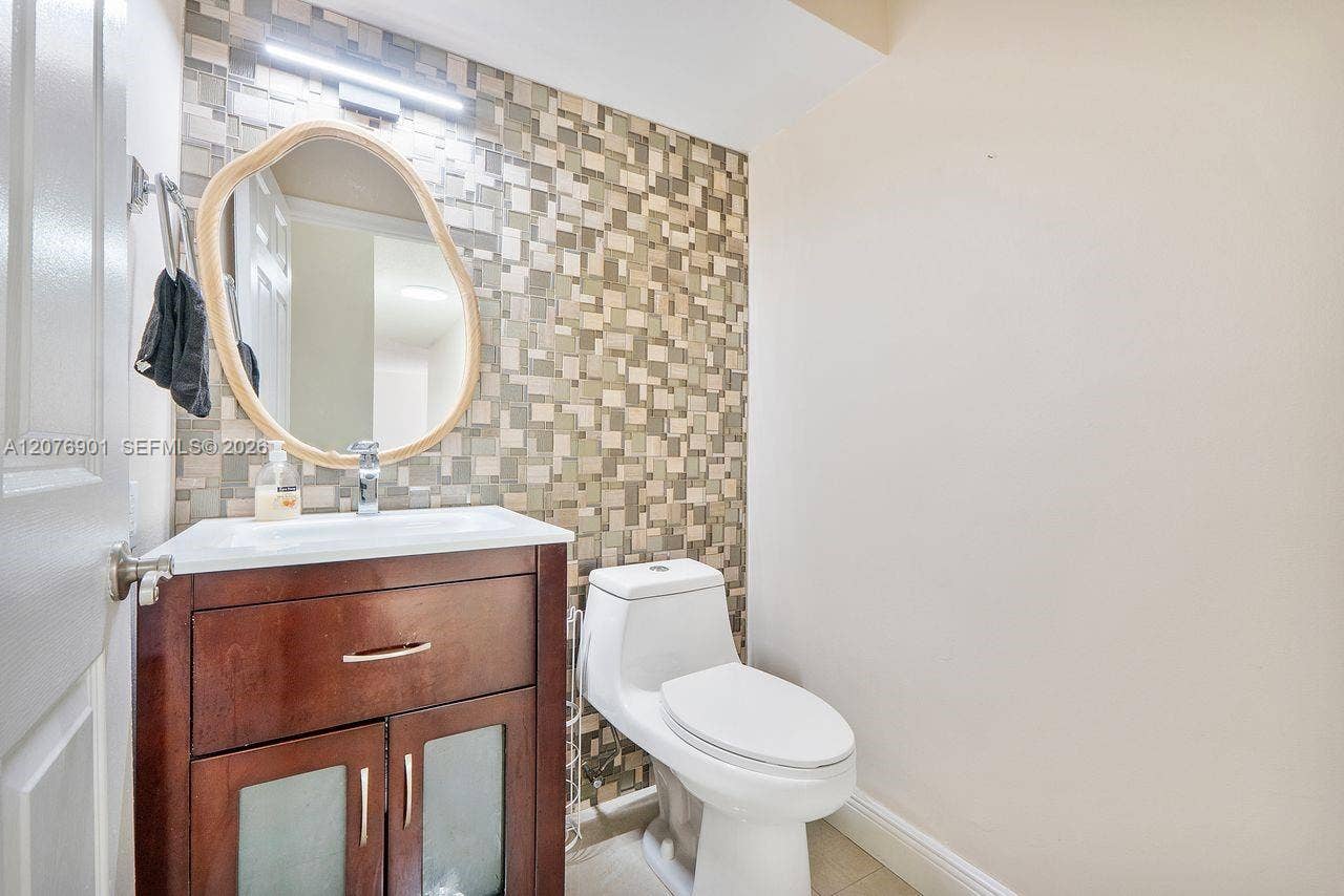 9602 NW 8th Circle, Plantation, FL 33324 Half Bath_ Downstairs
