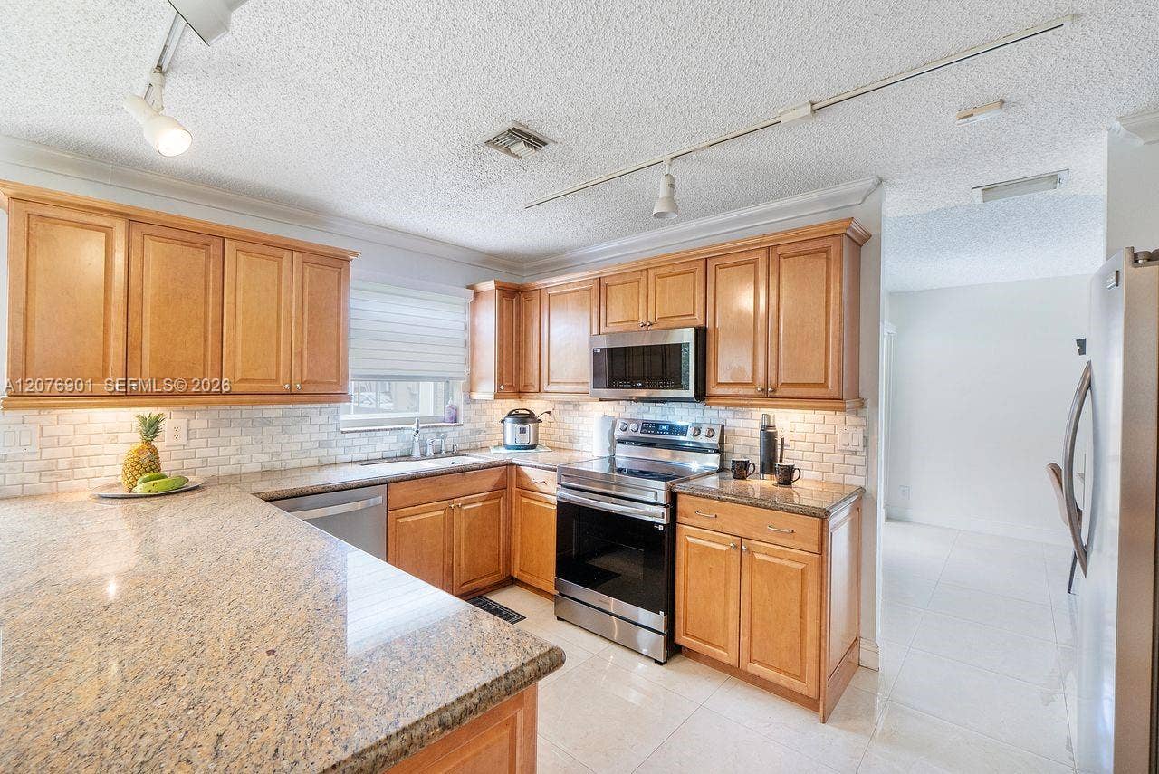 9602 NW 8th Circle, Plantation, FL 33324 Photo 12