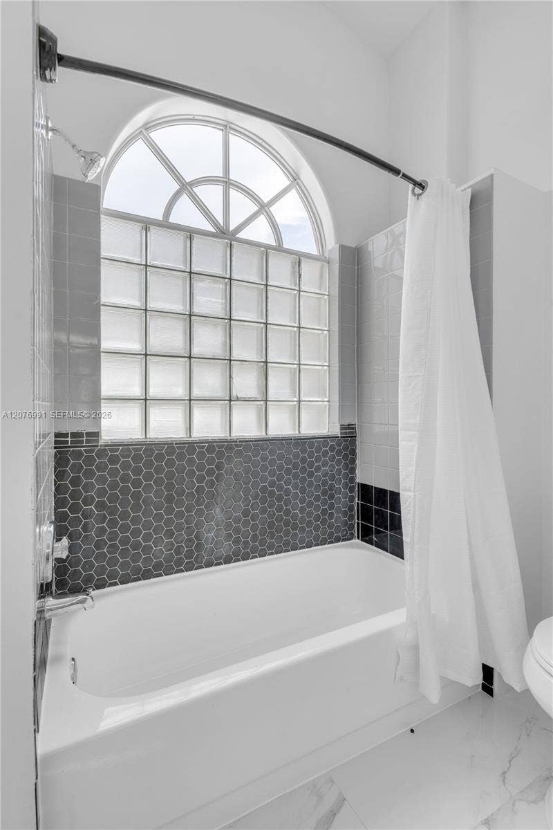 Combination tub -shower