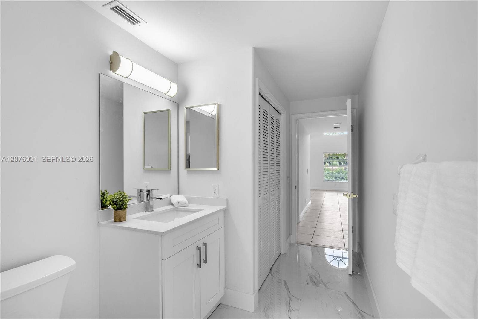 Full bathroom on 1st floor