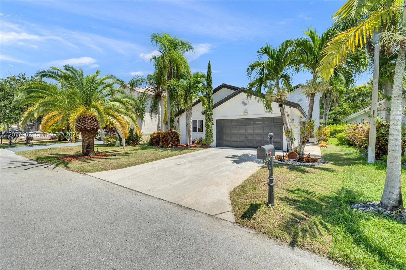 631 SW 176th Avenue, Pembroke Pines, FL 33029 Photo 2