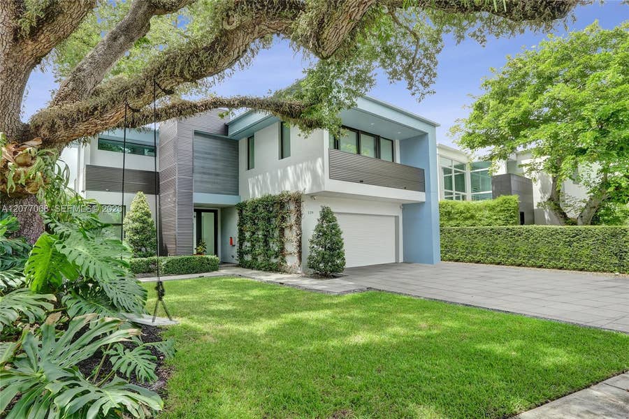 Property photo for 129 N Victoria Park Road, Fort Lauderdale, FL