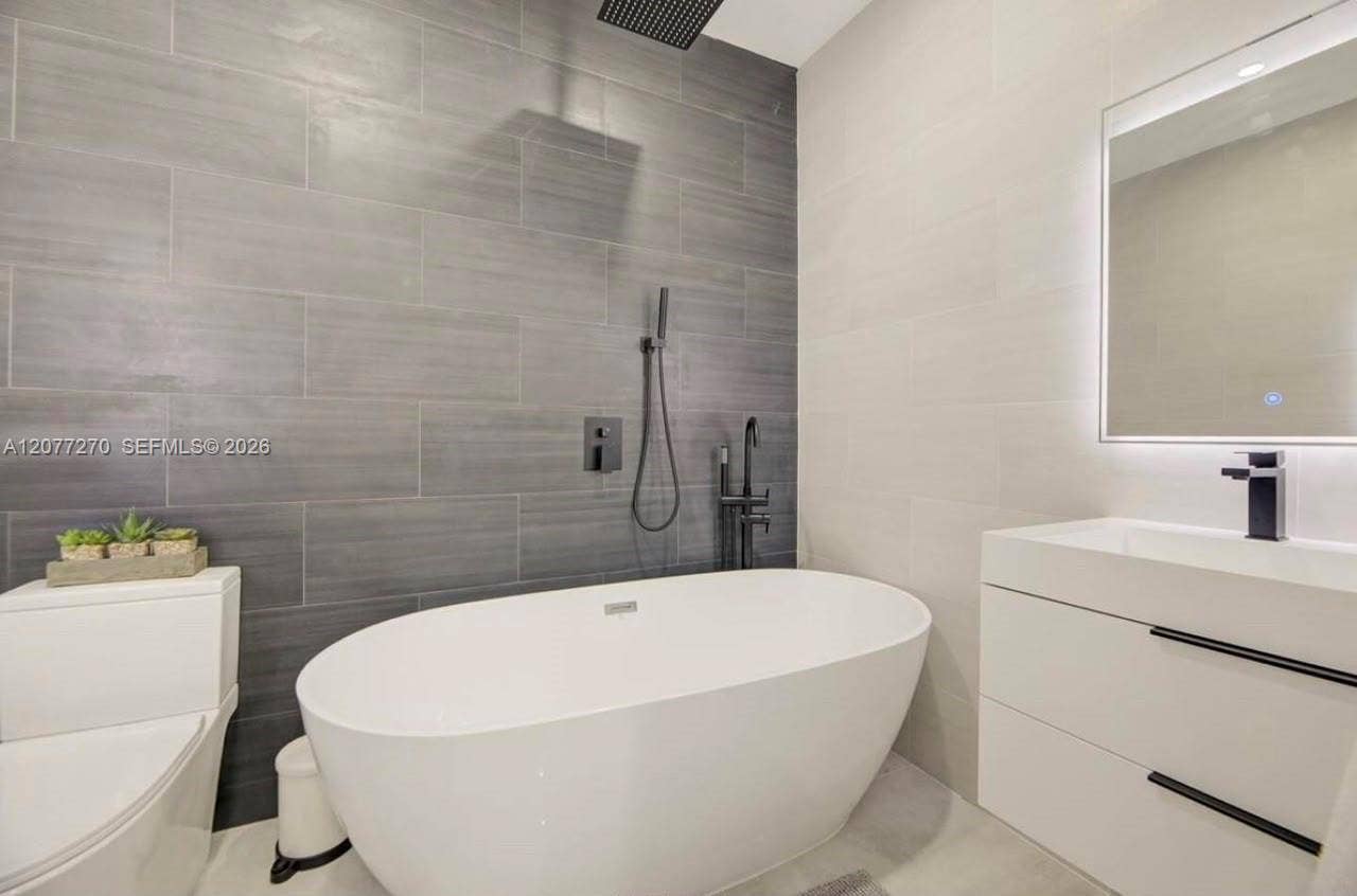 52 NE 47th Street, Miami, FL 33137 Photo 32