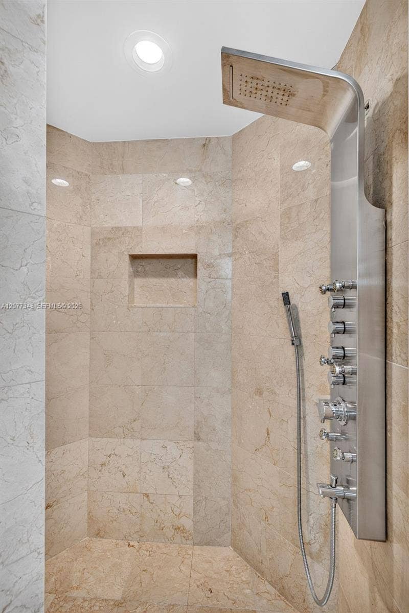 111 SE 8th Avenue, #705, Fort Lauderdale, FL 33301 Photo 43