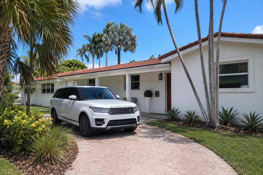 Property photo for 909 N 13th Court, Hollywood, FL