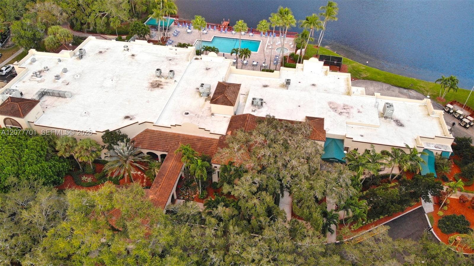 Community Private Country Cub w restaurants /GYM / Ballroom