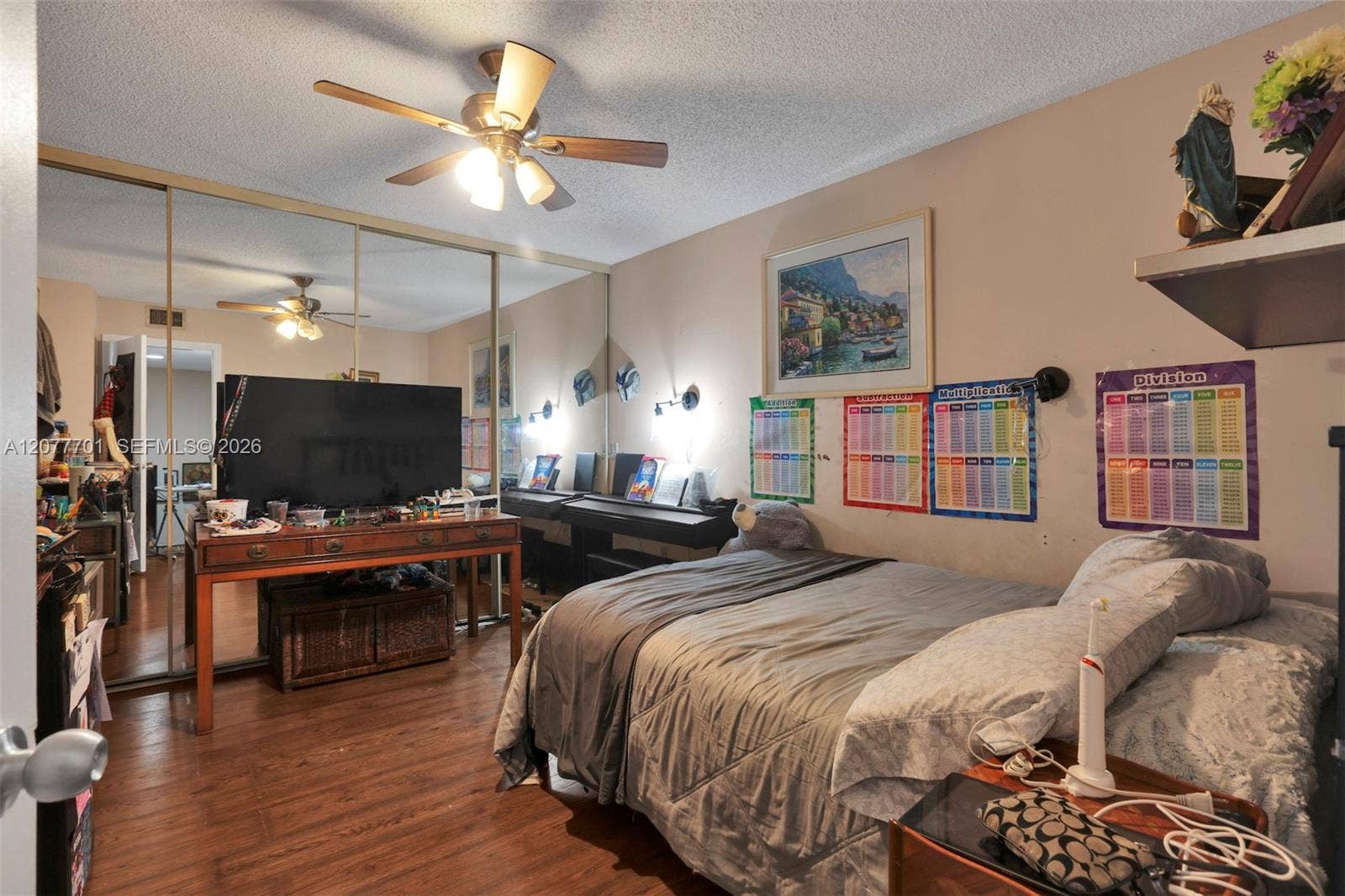 2nd bedroom updairs