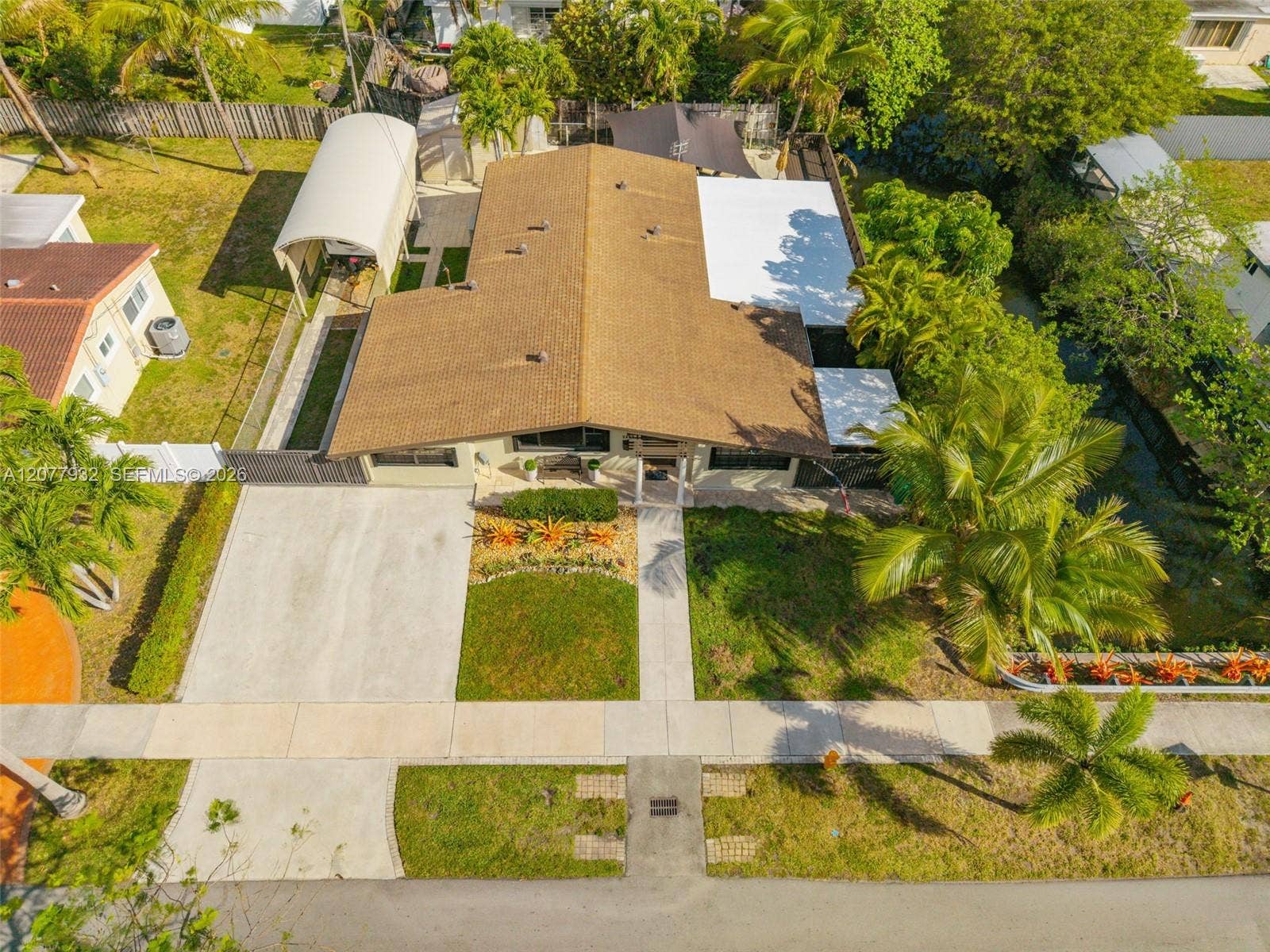 2485 NE 214th Street, Miami, FL 33180 Photo 2