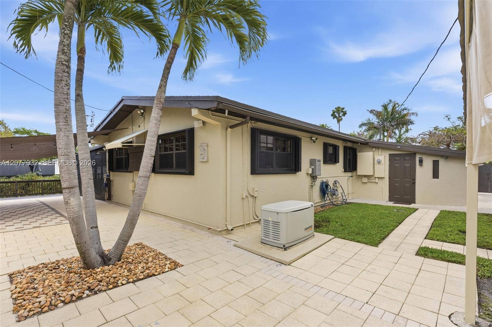 2485 NE 214th Street, Miami, FL 33180 Photo 40